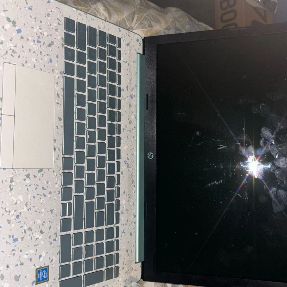 HP LAPTOP-U7QIFPSF Processor intel(R) Premium(R) CPU 5405U @ 2.30GHz 2.30GHz.